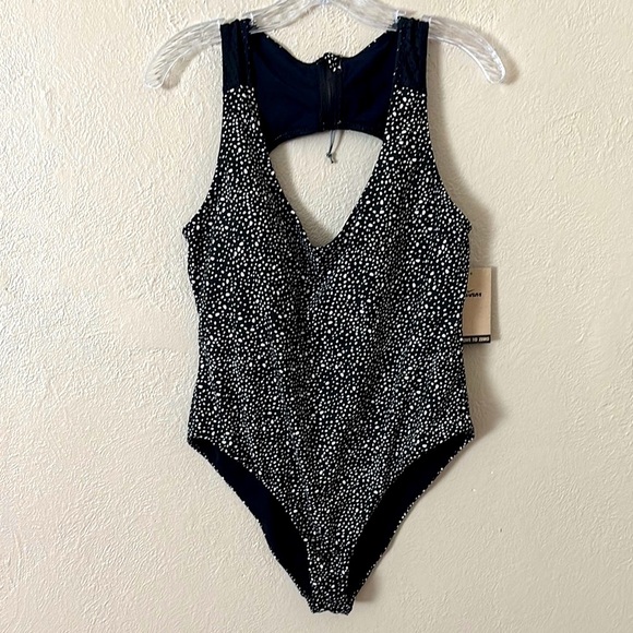 NWT Women’s One Piece Nike Swimsuit Polka Dot Black/White, XL NIKE SWIM SPORT - Picture 1 of 12